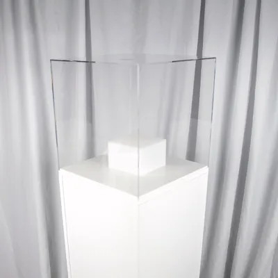 Kubus z vitrino